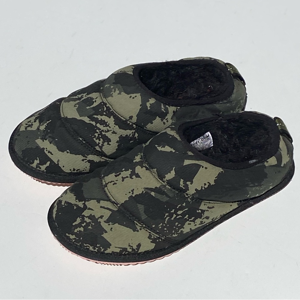 SOREL Women’s Bodega Run Slippers Green Camo Lined Indoor Outdoor Sole size 7